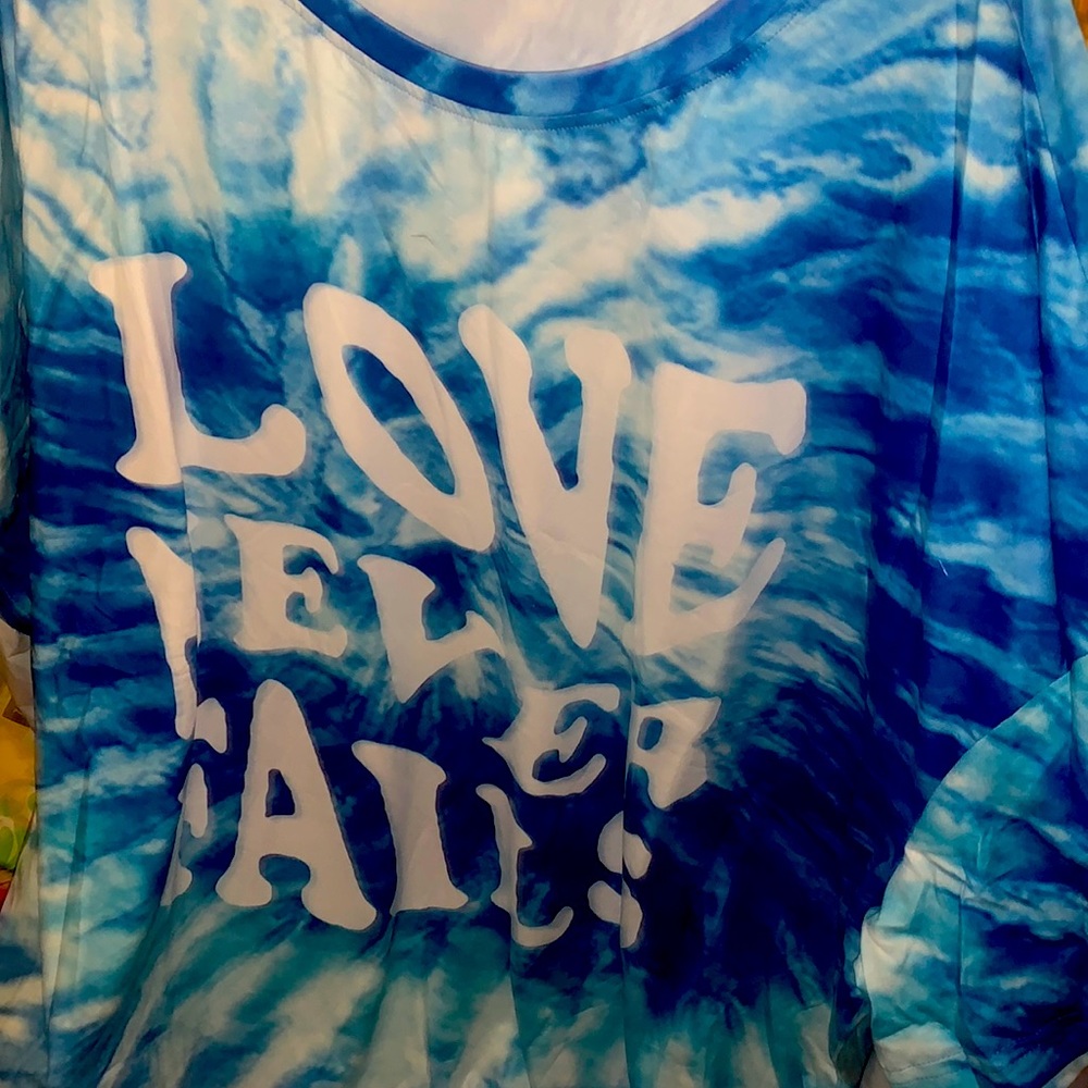 New Shein Curve tshirt Love never Fails blue and white tie dye 3x